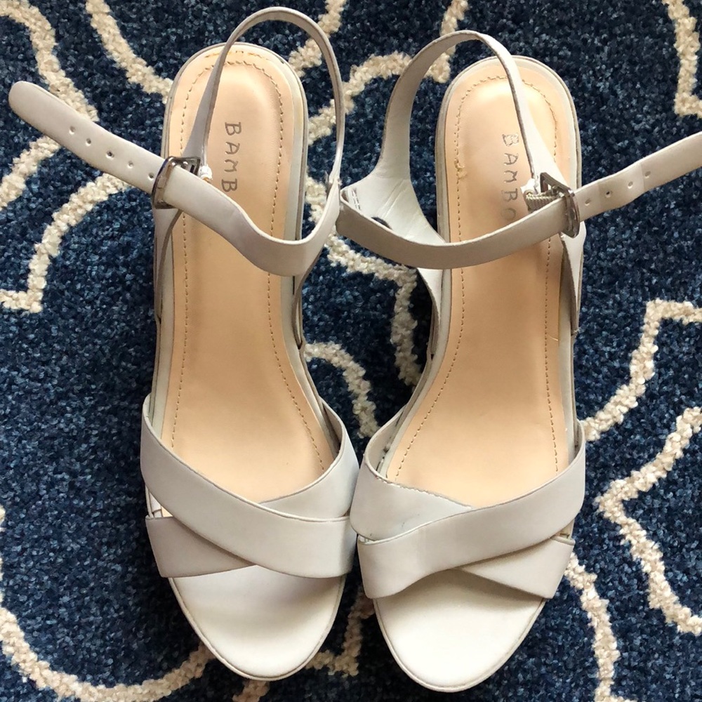 Bamboo 3.5” Wedge heel sandal, light grey man made material with crisscross toe